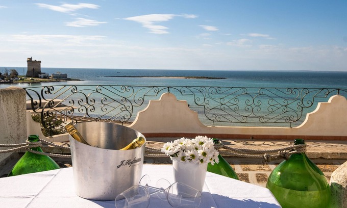 Sant'Isidoro House | Holiday Home 'Villa Gaudì - Mallorca' with Private Terrace, Wi-Fi and Air Conditioning