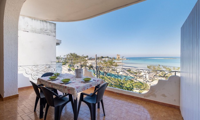 Sant'Isidoro House | Holiday Home 'Villa Gaudì - Güell' with Sea View, Wi-Fi and Air Conditioning