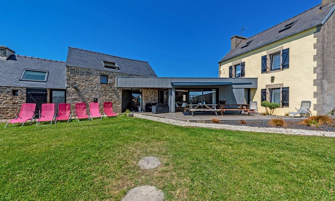 Kerlouet House | Holiday Home 'Villa Léonie - Piscine Intérieure' with Terrace, Garden and Wi-Fi