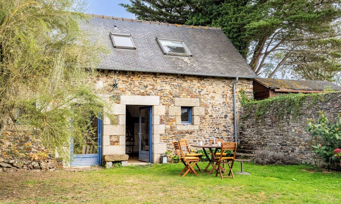 Pordic House | Holiday Home 'Ville Daniel' with Private Terrace, Private Garden and Wi-Fi