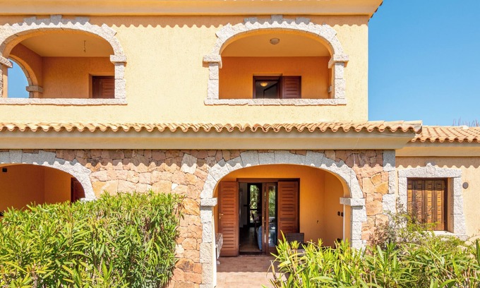 San Teodoro City Centre House | Holiday Home 'Villetta Confortevole' close to the Beach with Garden & Wi-Fi