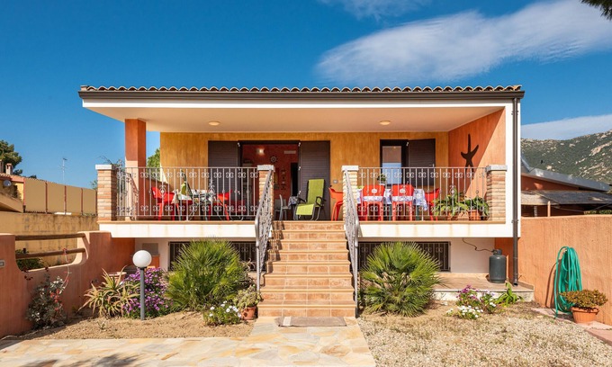 Solanas House | Holiday Home 'Villetta Delfino ' with Mountain View, Private Terrace and Private Garden