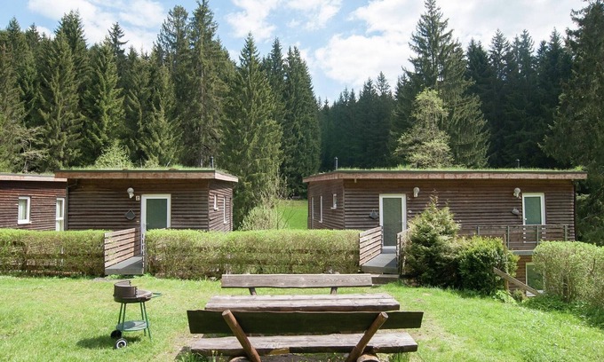Grossbreitenbach House | Holiday Home with Garden