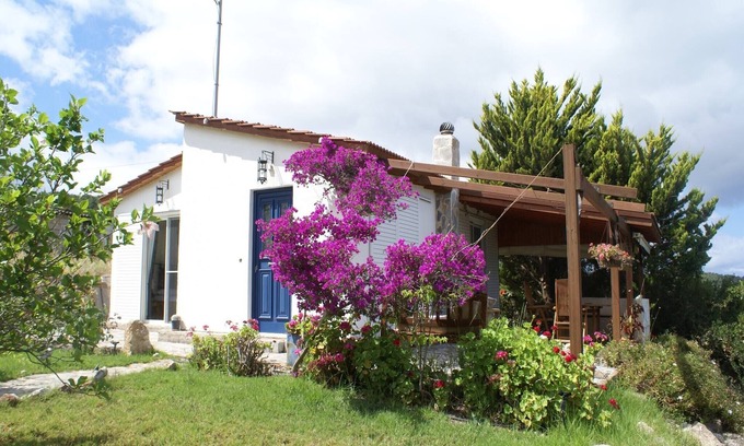 Asklipiio House | Holiday Home with Garden in Kritinia