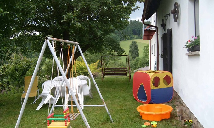 Kolinec House | Holiday home With baby bed and satellite TV