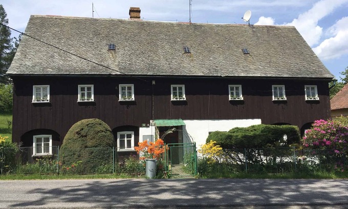 Frydlant House | Holiday home with large garden and outdoor swimming pool