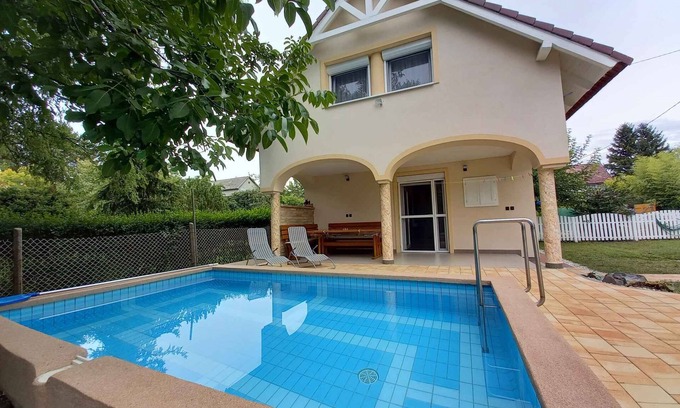 Badacsony House | Holiday home with pool and garden shower