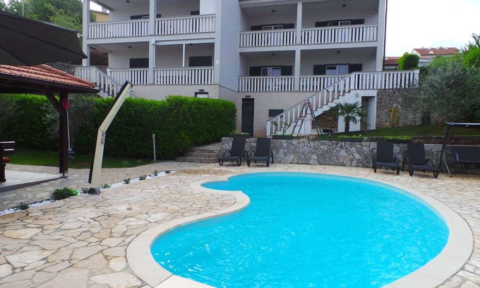 Milcetici House | Holiday home With pool 100 m from the beach