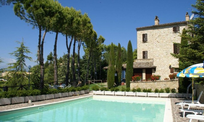 Montelparo House | Holiday Home with Pool Tennis Court Parking