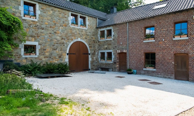 Verviers House | Holiday home with sauna and swimming pool