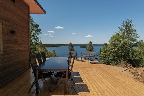 Lonashult House | Holiday home with sauna and lake view in scenic Lonashult