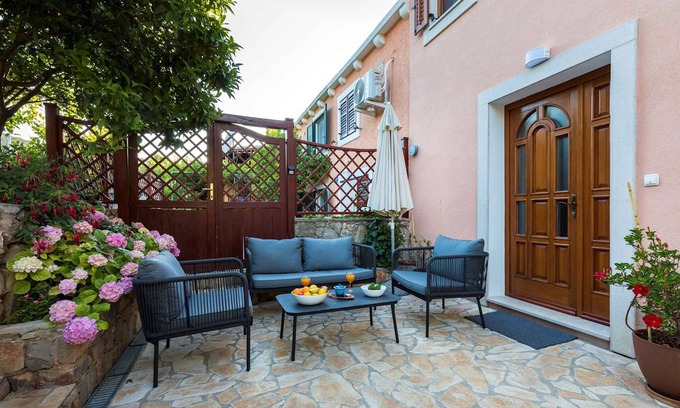 Veli Losinj House | Holiday home with terrace and barbecue