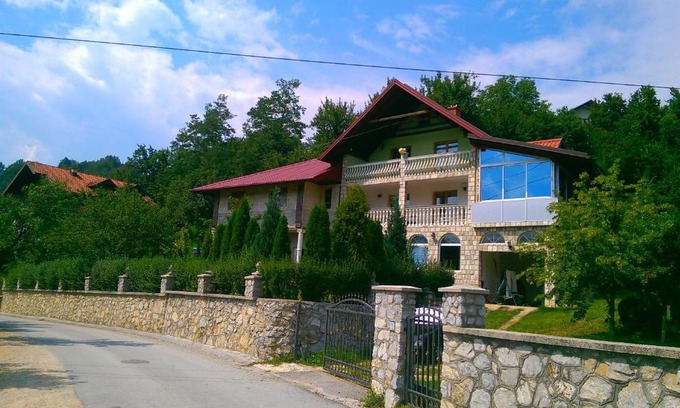 Hadzici House | Holiday House Afan