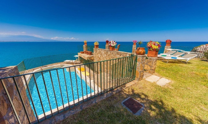 Costa Saracena-Castelluccio House | Holiday house Augusta for 1 - 14 persons with 6 bedrooms - Holiday home