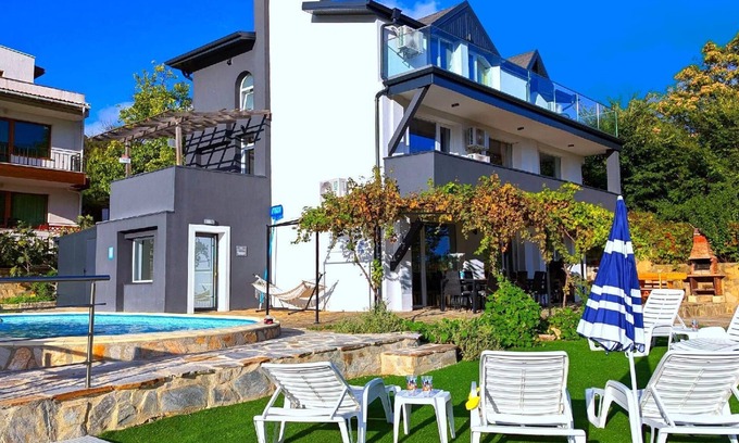 Balchik House | Holiday house Balchik for 1 - 16 persons with 5 bedrooms - Holiday house