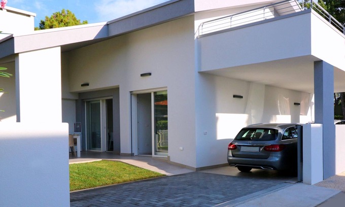 Bibione Lido dei Pini House | Holiday house Bibione for 1 - 10 persons with 4 bedrooms - Twin house