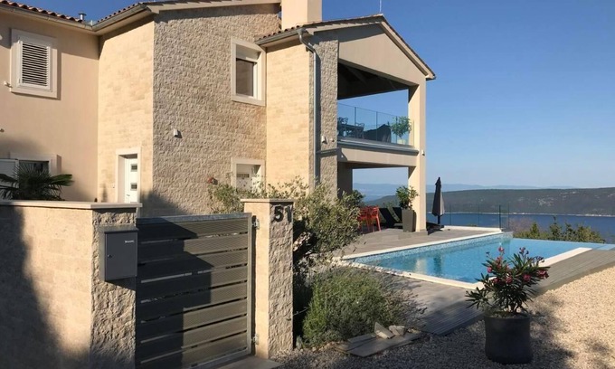 Zagore House | Holiday house Brsec for 1 - 18 persons with 6 bedrooms - Holiday home