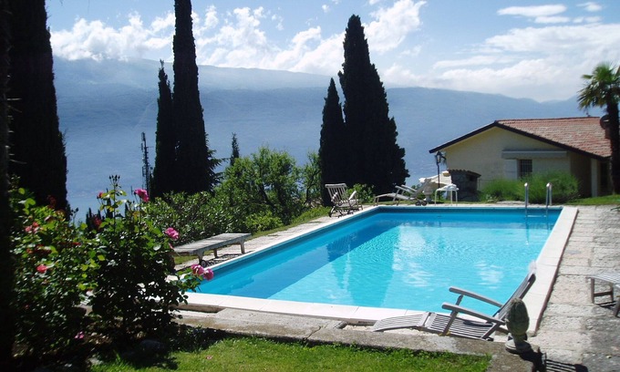 Tignale House | Holiday house Casa Rosina 2-10 P., garden, pool, amazing vieuw,6 km to the lake