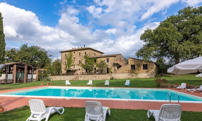 Chiusdino House | Holiday house Chiusdino for 1 - 12 persons with 4 bedrooms - Holiday home