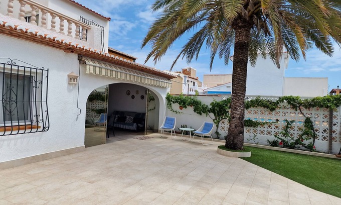 Molinell House | HOLIDAY HOUSE DIRECTLY BY THE SEA