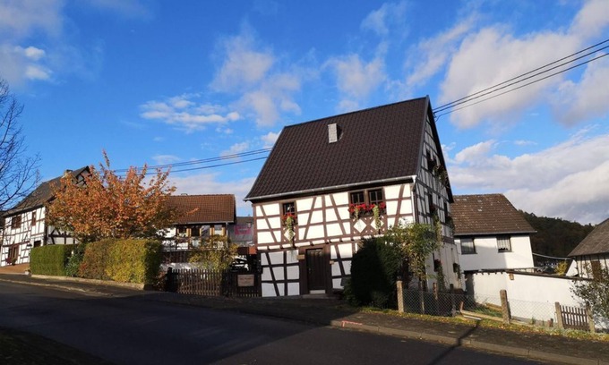 Hausen Apartment | Holiday house Frorath - cottage, shower and bath, toilet, 3 bedrooms
