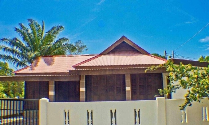 Lubok Buaya House | Holiday house in traditional wooden construction with massive cultivation