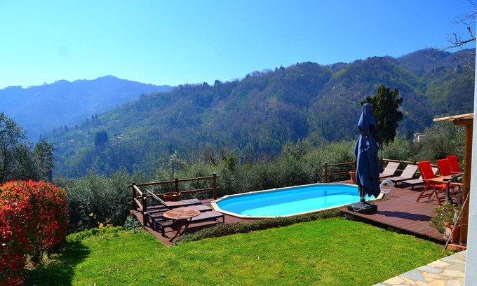 Villabuona House | Holiday House in Lucca with Pool & Valley Views
