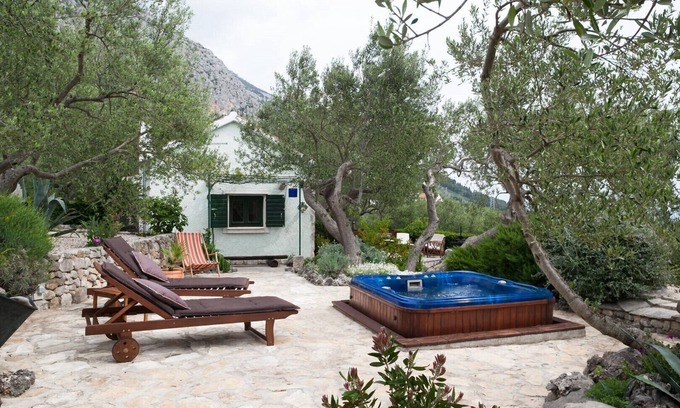 Zelenka Villa | Holiday house Jano in Makarska, jacuzzi