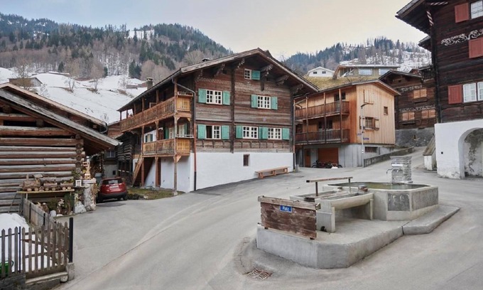 Jenaz House | Holiday house Jenaz for 1 - 6 persons with 3 bedrooms - Detached holiday house
