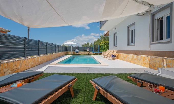 Tugare Villa | Holiday House Kristina with heated Pool