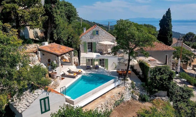 Moca House | Holiday house Makarska for 1 - 6 persons with 3 bedrooms - Holiday apartment in one or multi-family