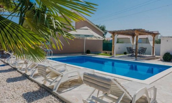 Lovinac House | Holiday House Mell with pool