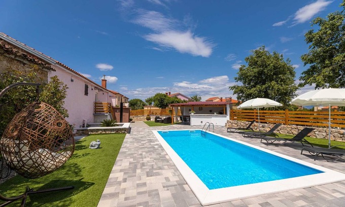 Gabonjin Villa | Holiday house Meri with a heated Pool