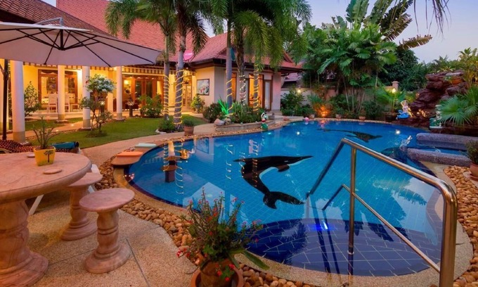 Nong Pla Lai House | Holiday house Pattaya for 1 - 12 persons with 4 bedrooms - Holiday home