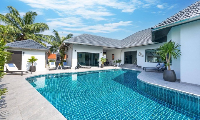 Nong Prue House | Holiday house Pattaya for 1 - 12 persons with 6 bedrooms - Holiday house
