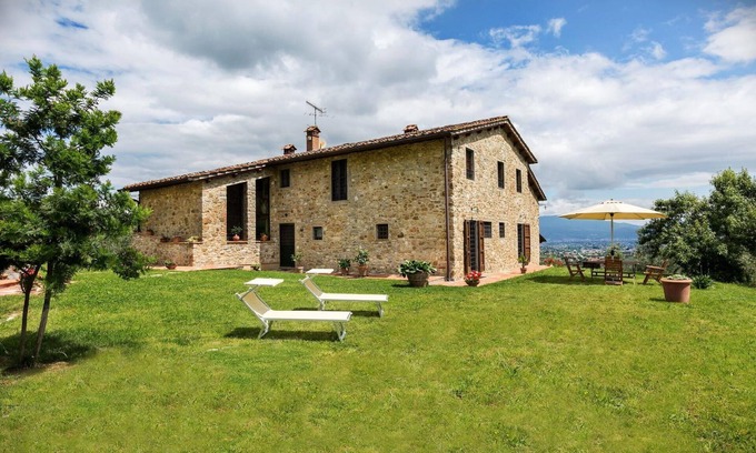 Quarrata House | Holiday house Quarrata for 1 - 12 persons with 6 bedrooms - Holiday house