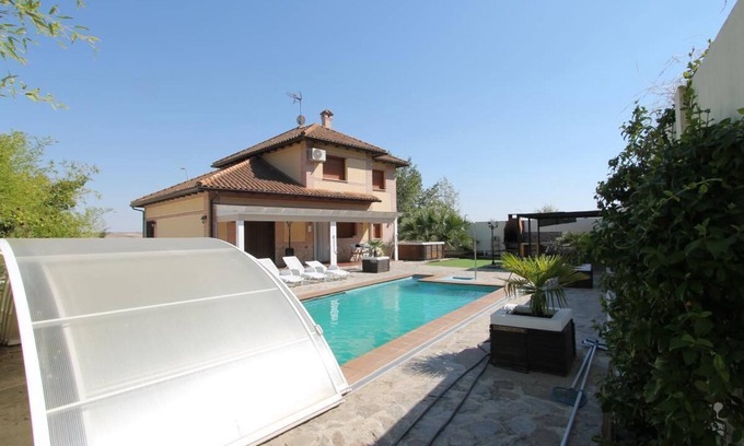 Sesena House | Holiday house Seseña Nuevo for 4 - 14 persons with 5 bedrooms - Holiday home