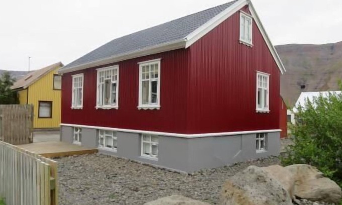 Sudureyri House | Holiday house Suðureyri for 1 - 9 persons with 4 bedrooms - Holiday home
