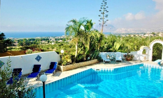Valderice House | Holiday house Valderice for 1 - 12 persons with 6 bedrooms - Holiday house
