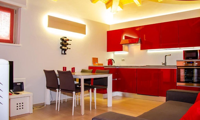 Tirano Apartment | Holiday House Viola
