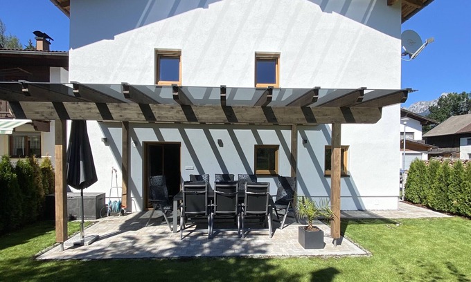 Lechaschau House | Holiday house with garden