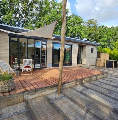 Voorthuizen Apartment | Holiday house with private SAUNA and HOTTUB on park de Ijsvogel with swimming pools and children entertaiment AIRCO