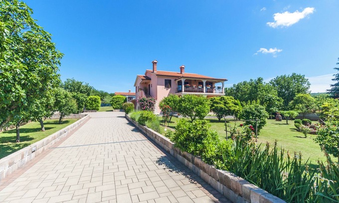 Kapelica House | Holiday house with swimming pool
