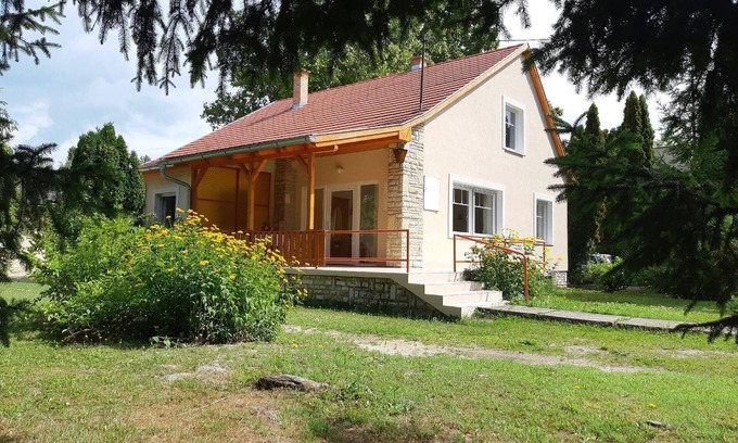 Zamardi House | Holiday house Zamárdi for 1 - 19 persons with 4 bedrooms - Holiday house