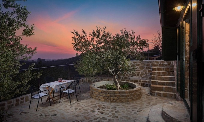 Kucine Other | Holiday house Zrnovnica for 1 - 4 persons with 1 bedroom - Farmhouse