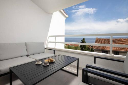Bol Apartment | Holiday in Bol * yellow