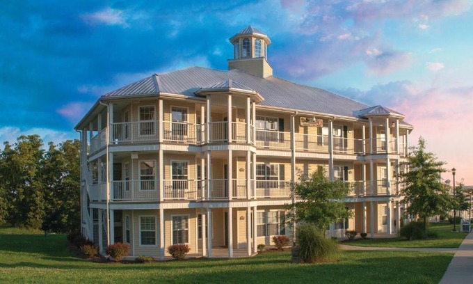 Branson Hotel | Holiday Inn Club Vacations Holiday Hills Resort at Branson
