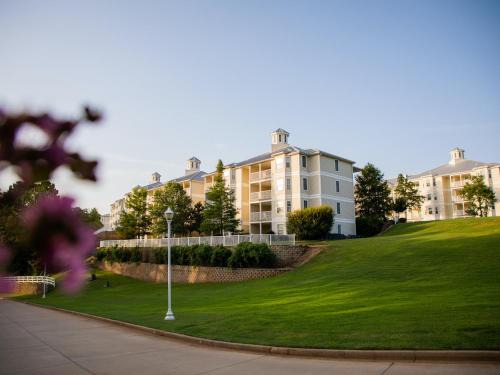 Flint Hotel | Holiday Inn Club Vacations Villages Resort at Lake Palestine