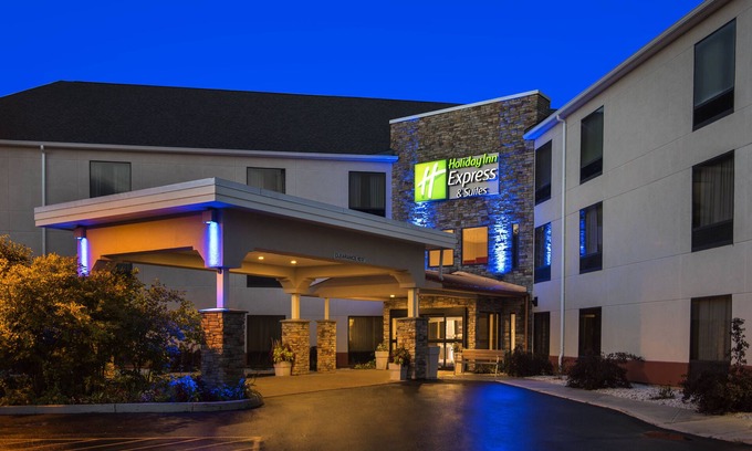 Great Barrington Hotel | Holiday Inn Express Hotel & Suites Great Barrington by IHG