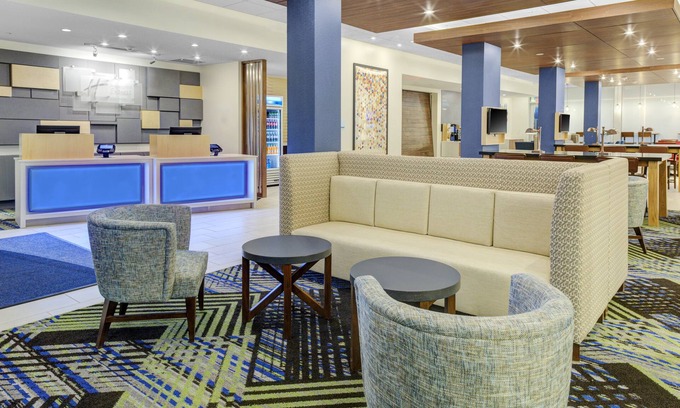 Dahlgren Hotel | Holiday Inn Express and Suites King George- Dahlgren by IHG